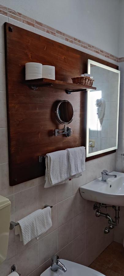 Locanda Mossa Dei Barbari Buriano  Bagian luar foto
